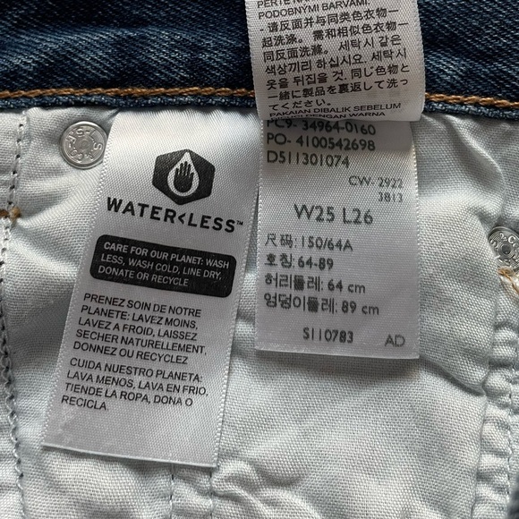 Levis Premium Wedgie Straight Jeans 25 Distressed Button Fly Raw Hem Carry Kerry - Picture 10 of 14